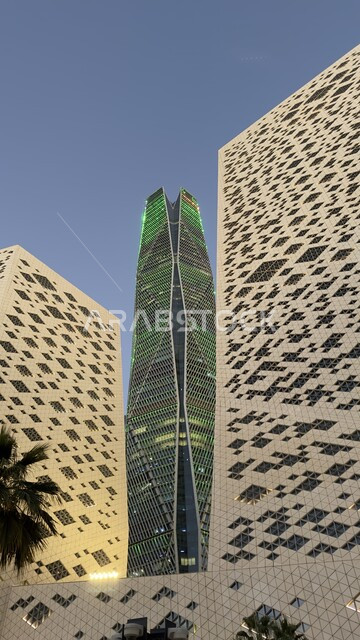الأبراج المالية والمنشآت الاقتصادية في مدينة الرياض، الفن الهندسي المعماري لناطحات السحاب، صورة مقربة مركز الملك عبد الله المالي (كافد) في النهار، النمو والتطور العمراني في المملكة العربية السعودية، معالم و أماكن المشهورة