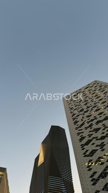 الفن الهندسي المعماري لناطحات السحاب، صورة مقربة مركز الملك عبد الله المالي (كافد) في النهار، النمو والتطور العمراني في المملكة العربية السعودية، معالم و أماكن المشهورة، الأبراج المالية والمنشآت الاقتصادية في مدينة الرياض
