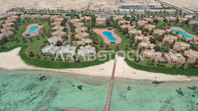 الواجهة البحرية على ساحل البحر الأحمر, أبرز وأهم المدن الاقتصادية في العالم, صورة جوية لمدينة الملك عبدالله في محافظة رابغ في مكة المكرمة, معالم التجارة المشهورة في المملكة العربية السعودية