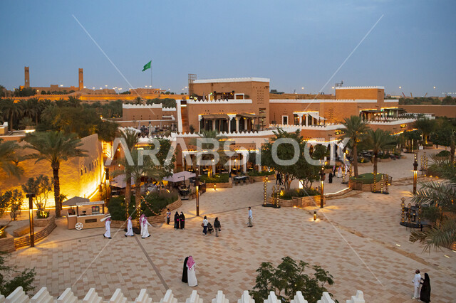 الأسوار الطينية المبنية على الطراز القديم, مناطق السياحة والحضارة السعودية العربية الأصيلة, منتزه و مطل البجيري في حي الدرعية في مدينة الرياض ,أماكن ترفيهية أثرية, أحياء الدرعيه التاريخية المضيئة ليلا, الاستمتاع بالمزارات السياحية المشهورة