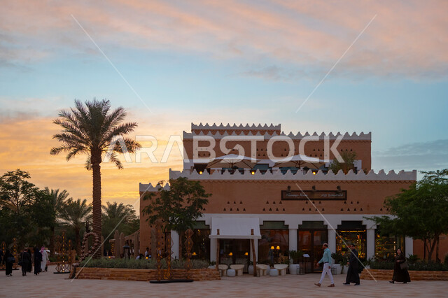 مشروع تطوير الدرعيه التاريخي ,مطل ومنتزه البجيري في حي الدرعية في مدينة الرياض ,المنشآت الطينية المبنية على الطراز القديم وقت غروب الشمس, الحضارة السعودية العربية الأصيلة, الاستمتاع بالمزارات السياحية المشهورة, أماكن ترفيهية أثرية