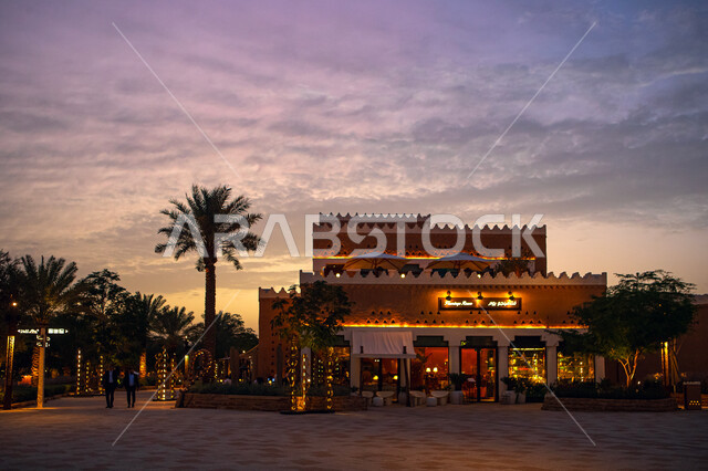 الحضارة السعودية العربية الأصيلة, مشروع تطوير الدرعيه التاريخي ,مطل ومنتزه البجيري في حي الدرعية في مدينة الرياض ,المنشآت الطينية المبنية على الطراز القديم وقت غروب الشمس, الاستمتاع بالمزارات السياحية المشهورة, أماكن ترفيهية أثرية