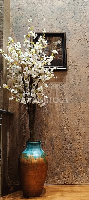 المقاهي والكافيهات في المملكة العربية السعودية, صورة مقربة لفازة داخل مطعم في مدينة جازان, الديكورات والتصاميم الداخلية الراقية, أماكن سياحية مشهورة