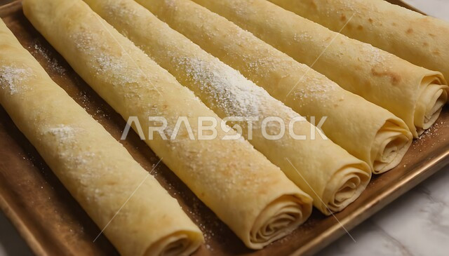 سكريات و أطعمه ذات سعرات حراريه عاليه، وجبة فطور خفيفة، قطع الحلى الشهية، لفائف الكريب المزينة والمحشوه بالكريمة، حلويات باردة لذيذة
