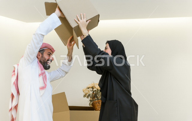 اجواء رائعة لزوجان سعوديان داخل منزلهم الجديد ، نقل العفش لبيت جديد ، امتلاك بيت جديد ،تفريغ الأثاث و الصناديق ، الترتيب و التنظيم ، النقل و التوصيل 