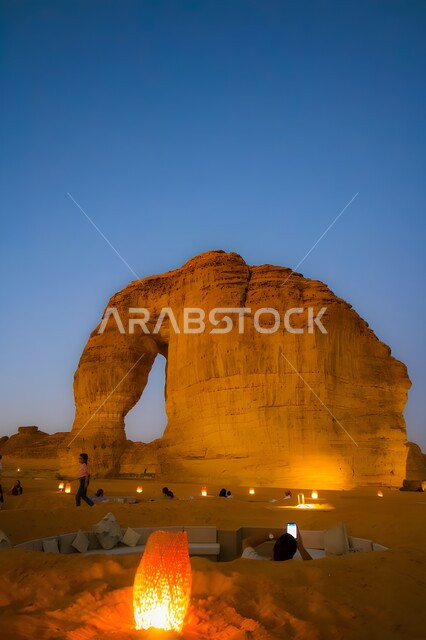 صخرة الفيل في المملكة العربية السعودية، التكوينات الصخرية الطبيعية في محافظة العلا، أماكن سياحية مشهورة ومعالم تاريخية أثرية قديمة، الديكورات والإنارة الخارجية لجذب السياح