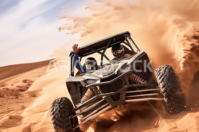 شخصان عربيان خليجيان سعوديان يرتديان خوذة الحماية يقومان بقيادة سيارة الدفع الرباعي في وسط الصحراء، رفع اليدين بايماءات السرور والسعادة، أنشطة شبابية ممتعة في البيئة الصحراوية، مغامرات سفاري على الكثبان الرملية، الرمال الذهبية الناعمة