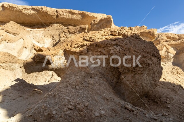 التكوينات والتشكيلات الصخرية على جبال جودا في مدينة الاحساء، المرتفعات الجبلية والهضاب في الصحراء، المناظر الطبيعية المتميزة في صحاري المملكة العربية السعودية