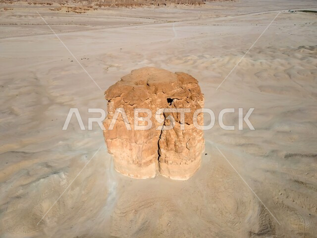 المرتفعات الجبلية والهضاب في الصحراء، التشكيلات والتكوينات الصخرية، إبهام جودا (إبهام الشيطان) في مدينة الاحساء وسط صحراء شبه الجزيرة، المناظر الطبيعية المتميزة في صحاري المملكة العربية السعودية