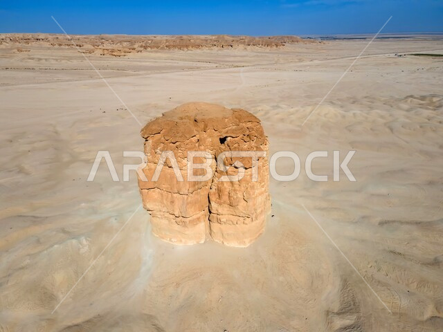 المرتفعات الجبلية والهضاب في الصحراء، التشكيلات والتكوينات الصخرية، إبهام جودا (إبهام الشيطان) في مدينة الاحساء وسط صحراء شبه الجزيرة، المناظر الطبيعية المتميزة في صحاري المملكة العربية السعودية
