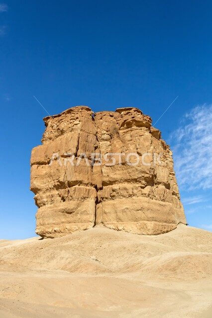 الهضاب و المرتفعات الجبلية في الصحراء، التشكيلات والتكوينات الصخرية، صورة مقربة لإبهام جودا (إبهام الشيطان) في مدينة الاحساء وسط صحراء شبه الجزيرة، المناظر الطبيعية المتميزة في صحاري المملكة العربية السعودية