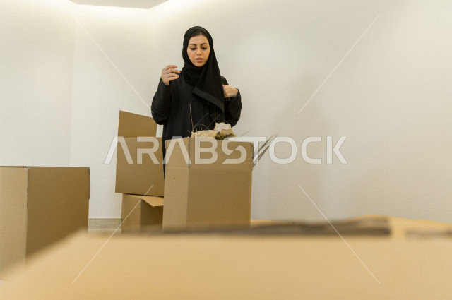 اجواء رائعة لزوجان سعوديان داخل منزلهم الجديد ، نقل العفش لبيت جديد ، امتلاك بيت جديد ،تفريغ الأثاث و الصناديق ، الترتيب و التنظيم ، النقل و التوصيل 