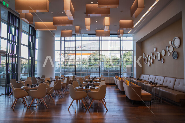 جناح المقاهي والكافيه بتصاميم عصرية راقية، ديكورات داخلية حديثة لغرفة طعام, اثاث منزلي فاخر, الفن الهندسي المعماري للفنادق والمنتجعات المتميزة في المملكة العربية السعودية