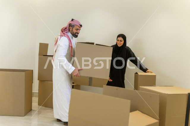 اجواء رائعة لزوجان سعوديان داخل منزلهم الجديد ، نقل العفش لبيت جديد ، امتلاك بيت جديد ،تفريغ الأثاث و الصناديق ، الترتيب و التنظيم ، النقل و التوصيل 