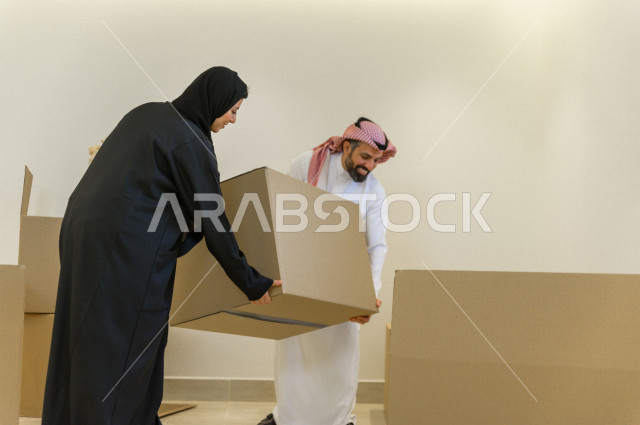اجواء رائعة لزوجان سعوديان داخل منزلهم الجديد ، نقل العفش لبيت جديد ، امتلاك بيت جديد ،تفريغ الأثاث و الصناديق ، الترتيب و التنظيم ، النقل و التوصيل 