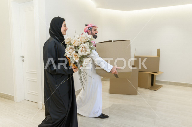 اجواء رائعة لزوجان سعوديان داخل منزلهم الجديد ، نقل العفش لبيت جديد ، امتلاك بيت جديد ،تفريغ الأثاث و الصناديق ، الترتيب و التنظيم ، النقل و التوصيل 