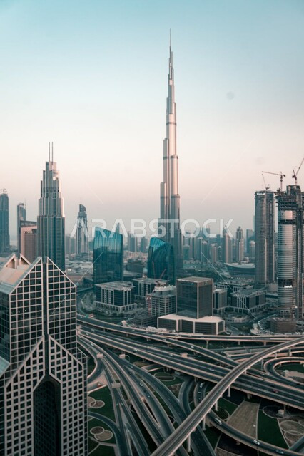 The architectural engineering art of towers and skyscrapers, attracting and attracting tourists from all over the world, the tourist destination in the United Arab Emirates, urban growth and development on the Arabian Gulf coast, Burj Khalifa in the city of Dubai.