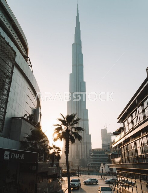 جذب واستقطاب السياح من انحاء العالم، الواجهة السياحية في الامارات العربية المتحدة، النمو والتطور العمراني على ساحل الخليج العربي، برج خليفة في مدينة دبي، الفن الهندسي المعماري للأبراج وناطحات السحاب