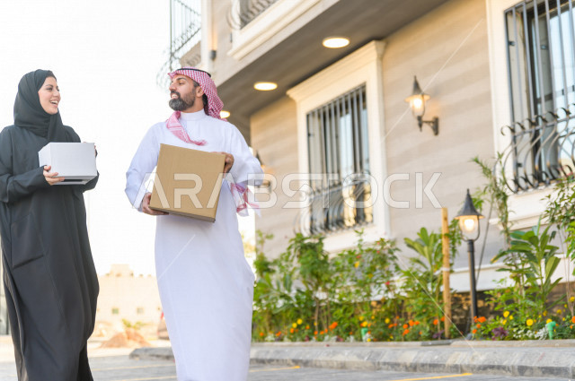 اجواء رائعة لزوجان سعوديان داخل منزلهم الجديد ، نقل العفش لبيت جديد ، امتلاك بيت جديد ،تفريغ الأثاث و الصناديق ، الترتيب و التنظيم ، النقل و التوصيل 