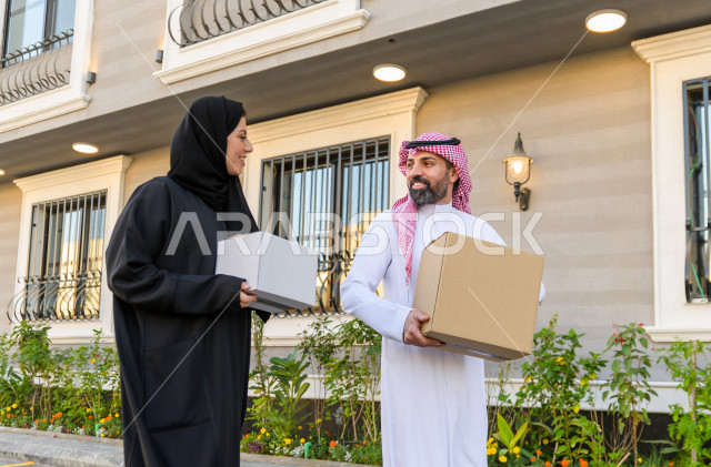اجواء رائعة لزوجان سعوديان داخل منزلهم الجديد ، نقل العفش لبيت جديد ، امتلاك بيت جديد ،تفريغ الأثاث و الصناديق ، الترتيب و التنظيم ، النقل و التوصيل 