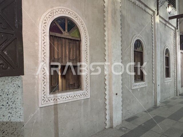 المحلات والمباني الطينية التقليدية، سوق القيصيرية الشعبي الأثري القديم في محافظة الإحساء في الليل, فن التصميم المعماري للأسواق التراثية, معالم سياحية مشهورة في المملكة العربية السعودية