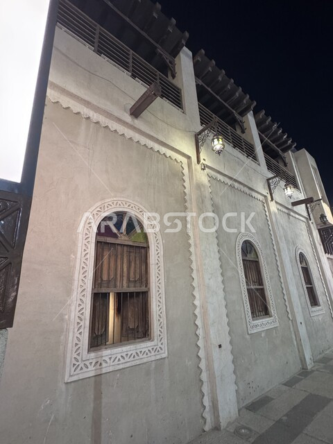المباني والمحلات الطينية التقليدية، سوق القيصيرية الشعبي الأثري القديم في محافظة الإحساء في الليل, فن التصميم المعماري للأسواق التراثية, معالم سياحية مشهورة في المملكة العربية السعودية