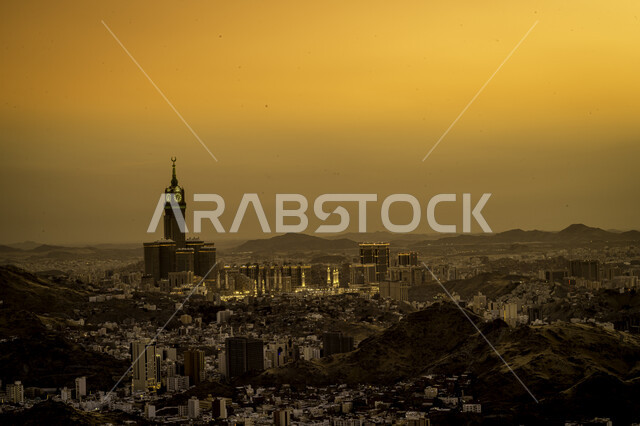 التكوينات والتشكيلات الصخرية في القمم والمرتفعات الجبلية، البيوت والمباني السكنية في منطقة جبل النور، الجبال والتضاريس والمناظر الطبيعية في مكة المكرمة، معالم اسلامية دينية مشهورة في المملكة العربية السعودية