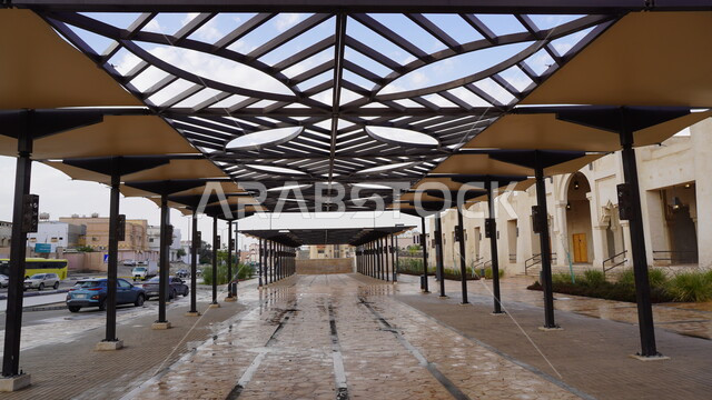 الوجهة السياحية في المملكة العربية السعودية، الفن الهندسي المعماري على الطراز القديم، صورة مقربة لمظلات أكشاك البيع في سوق الأربعاء في مدينة المبرز بمحافظة الأحساء، الأسواق الشعبية التراثية، جذب السياح من انحاء العالم