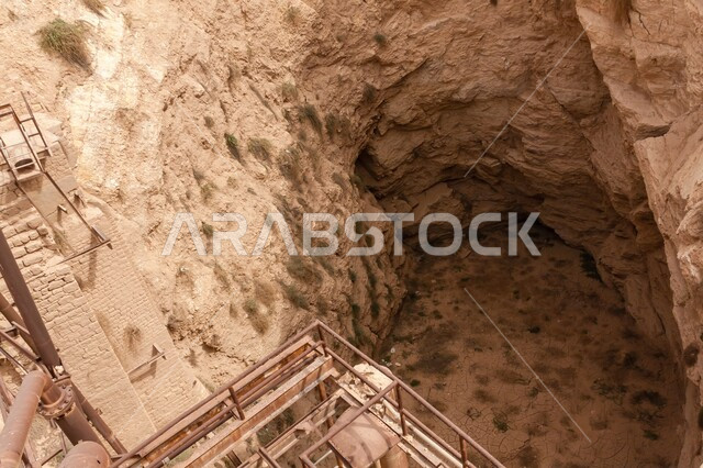 المناطق الأثرية في محافظة الدلم، التكوينات والتشكيلات الصخرية، حوض تجمع مياه الأمطار المتآكل في صحراء خفس دغرة في المملكة العربية السعودية