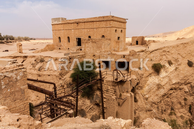 المناطق الأثرية في محافظة الدلم بالمملكة العربية السعودية، محطة تجميع ومعالجة مياه الأمطار، المباني المهجورة والمتهالكة في خفس دغرة، القمم والمرتفعات الجبلية، التكوينات والتشكيلات الصخرية