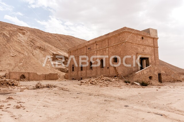 محطة تجميع ومعالجة مياه الأمطار، المباني المهجورة والمتهالكة في خفس دغرة، القمم والمرتفعات الجبلية، المناطق الأثرية في محافظة الدلم بالمملكة العربية السعودية، التكوينات والتشكيلات الصخرية