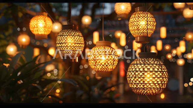 مصبابيح معلقة مضيء، زينة واكسسوارات وأضواء رمضان المبارك، الأجواء الرمضانية الروحانية في شهر الخير والبركة، فانوس معدني تقليدي، الاحتفال بالاعياد والمناسبات الدينية