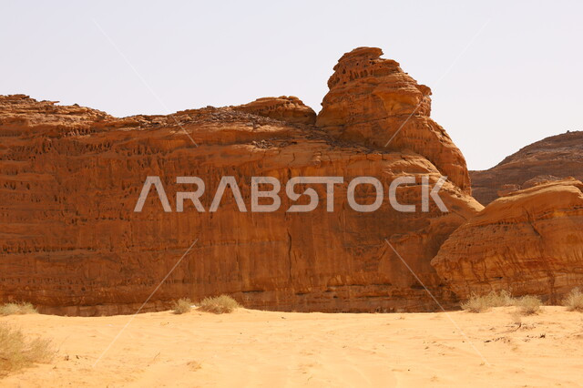 معالم أثرية تاريخية قديمة، التشكيلات والتكوينات الصخرية الطبيعية في محافظة العلا بالمملكة العربية السعودية، المناطق الطبيعة الصحراوية، القمم والمرتفعات الجبلية