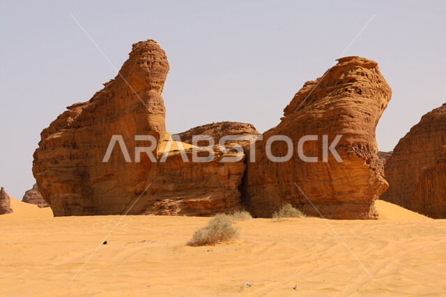 التشكيلات والتكوينات الصخرية الطبيعية في محافظة العلا بالمملكة العربية السعوديةالمناطق الطبيعة الصحراوية، المعالم والأماكن السياحية، القمم والمرتفعات الجبلية