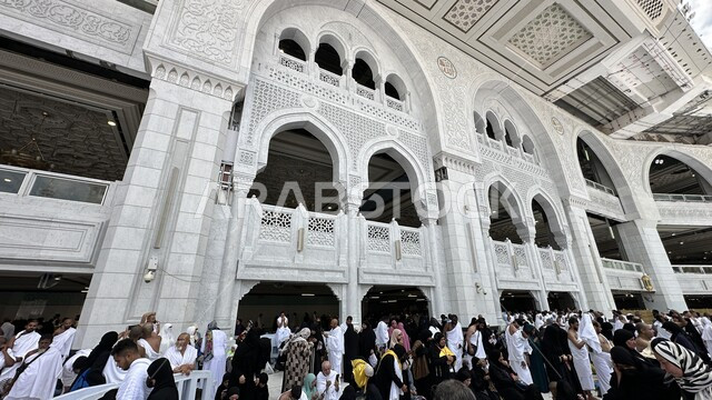 Architectural engineering art of mosques in the Islamic style A close-up of the Grand Mosque in Mecca, Saudi Arabia, the Holy Mosque of Mecca, performing Hajj and Umrah rituals, Islamic religious landmarks, cities and holy places