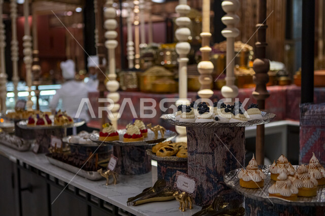 فعاليات موسم رمضان في مدينة الرياض, قضاء الوقت الممتع برفقة العائلة في المقاهي والمطاعم الراقية في المملكة العربية السعودية, أجواء الاحتفال بقدوم شهر رمضان المبارك, بوفيه تقديم الأصناف والأطعمة الشهية