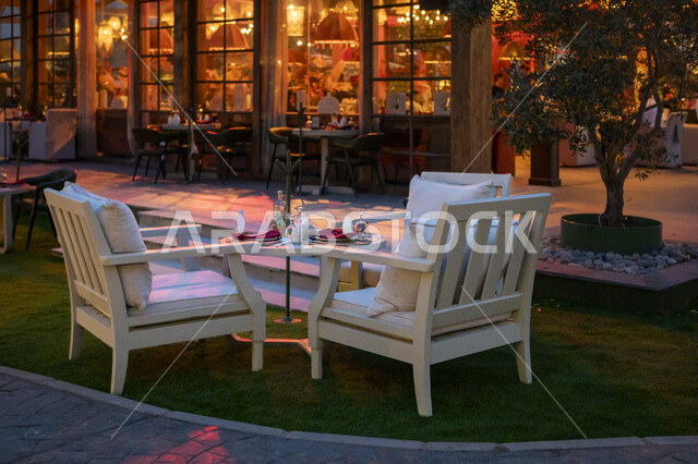 الديكورات والتجهيزات في مطاعم ومقاهي المملكة, أماكن استقبال الزوار من شتى أنحاء العالم, فعالية موسم رمضان في مدينة الرياض, أجواء الافطار الرمضاني في السعودية, احتفال المسلمين بالأعياد والمناسبات الاسلامية في المناطق العائلية الترفيهية الراقية