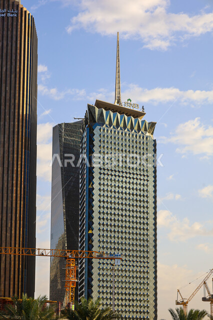 الفن الهندسي المعماري للأبراج وناطحات السحاب المالية والاقتصادية، صورة مقربة للبنك الأهلي السعودي في مدينة الرياض، مركز الملك عبد الله المالي كافد، النمو والتطور العمراني