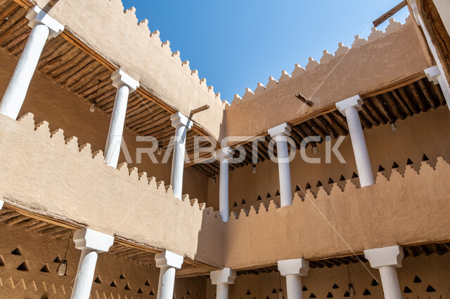  المتحف الوطني السعودي في مدينة الرياض، الفن الهندسي المعماري للمتاحف والمنشآن الطينية المبنية على الطراز القديم، معالم تقليدية شعبية في العاصمة، اماكن السياحة الثقافية في المملكة العربية السعودية، مركز الملك عبد العزيز التاريخي من الداخل