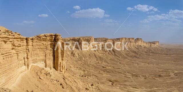 معالم وأماكن أثرية متميزة، مناظر طبيعية جبلية، صورة مقربة لسلسلة جبال طويق في الرياض, حافة نهاية العالم، مطل الجراند كانيون، مناطق لجذب واستقطاب السائحين في المملكه العربيه السعوديه