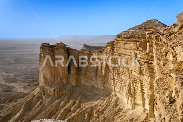 حافة نهاية العالم، معالم وأماكن أثرية متميزة، مناظر طبيعية جبلية، صورة مقربة لسلسلة جبال طويق في الرياض, مطل الجراند كانيون، مناطق لجذب واستقطاب السائحين في المملكه العربيه السعوديه