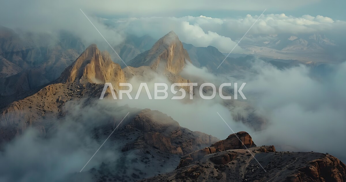 الوديان والقمم الصخرية في البراري، منظر الغيوم والسحب البيضاء في السماء ...
