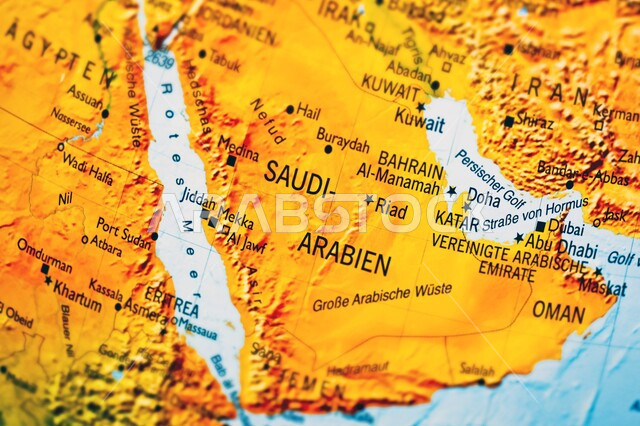 الموقع الجغرافي للمملكة العربية السعوديه بين دول العالم، خريطة الخليج العربي باللون البرتقالي، الحدود البرية والمائية لشبه الجزيرة العربية