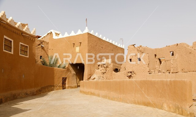Ancient ancient mud buildings, alleys and popular heritage neighborhoods in the village of Ushaiqar in Shaqra Governorate, attracting and attracting tourists from all over the world, tourist places and landmarks in the Kingdom of Saudi Arabia.