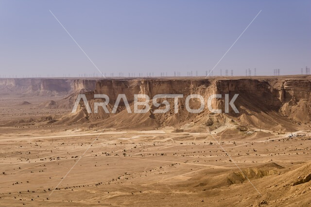 الحافة الجبلية في مدينة الرياض، سلسلة جبال طويق في نجد، المعالم والأماكن السياحية المشهورة، التكوينات والتشكيلات الصخرية في صحاري المملكة العربية السعودية، المناظر الطبيعية المتميزة