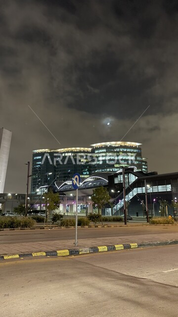 محطة الميترو غرناطة في مدينة الرياض في الليل, مشروع الشركة السعودية للخطوط الحديدية في العاصمة, تنمية وتطور حركة السياحة العربية، وسائل النقل والمواصلات في المملكة العربيه السعوديه