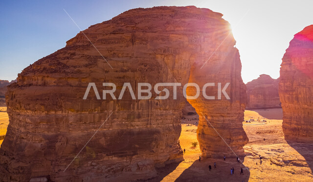 صخرة الفيل في محافظة العلا، المعالم الاثرية التاريخية القديمة، التضاريس والقمم والمرتفعات الجبلية، التكوينات الصخرية في المناطق الصحراوية، الاماكن السياحية في المملكة العربية السعودية