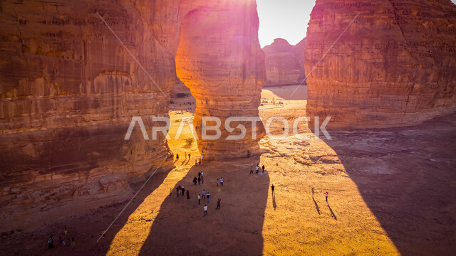  المعالم الاثرية التاريخية القديمة، التضاريس والقمم والمرتفعات الجبلية، التكوينات الصخرية في المناطق الصحراوية، الاماكن السياحية في المملكة العربية السعودية، صخرة الفيل في محافظة العلا