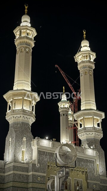  الفن الهندسي المعماري للمساجد والجوامع، مآذن المسجد الحرام في مكة المكرمة بالمملكة العربية السعودية ، العبادة والتقرب إلى الله تعالى، الأماكن والمعالم الدينية الإسلامية المقدسة في وقت الليل