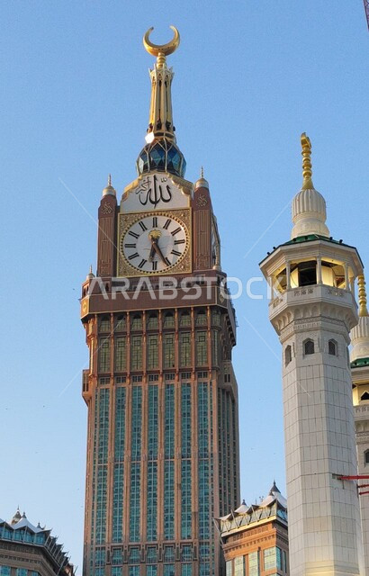 الفن الهندسي المعماري لبرج الساعة الملكي في الحرم المكي الشريف، أداء مناسك الحج والعمرة في مكة المكرمة، العبادة والتقرب الى الله تعالى، الأماكن والمعالم الدينية الاسلامية المقدسة في المملكة العربية السعودية
